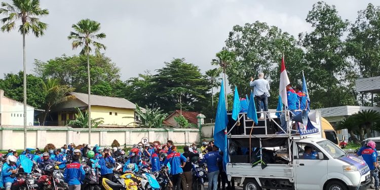 Ribuan Buruh Akan Tutup Ruas Jalan Nasional Perbatasan Sukabumi-Cianjur Di Sukalarang Hari Ini