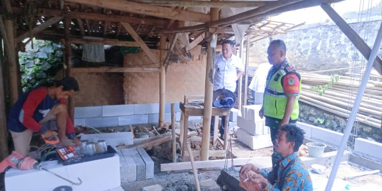 Dinas Perkim Gulirkan Empat Titik Bantuan Rutilahu Di Desa Ubrug, Ini Kata Kades