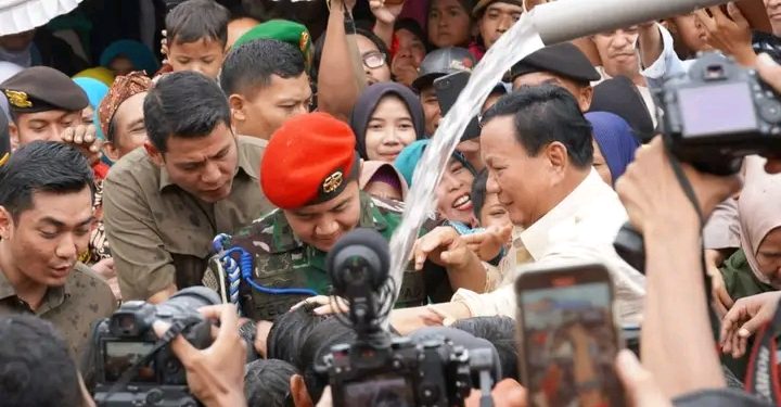 Kemhan RI Prabowo Subianto Resmikan Bantuan Pipanisasi Air Bersih, Warga Karanganyar Jampang Kulon Sumringah
