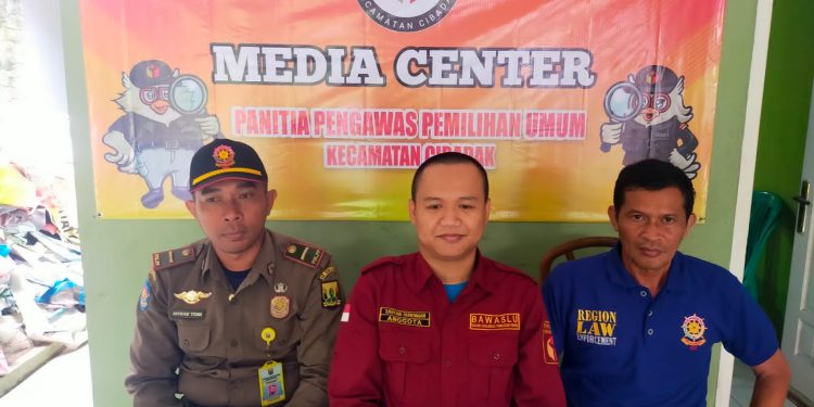 Panwascam Cibadak Menggelar Konferensi Press Dalam Mengawasi Pemilu 2024