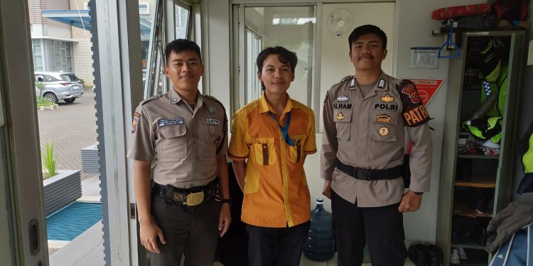 Sambangi Perusahaan PT. SCM Unit Samapta Polsek Lembursitu Patroli Dialogis Dengan Petugas Satpam, Sampaikan Himbauan Kamtimbas