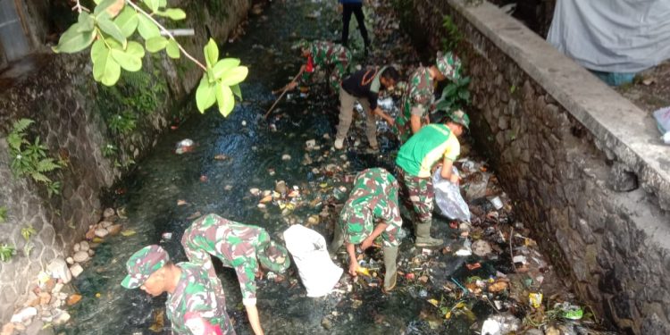 Kodim 0622 Kab. Sukabumi Ajak Seluruh Elemen Masyarakat Lakukan Operasi Bersih-bersih Sungai