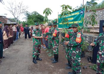 Kodim 0607/ Kota Sukabumi Hijaukan Bantaran Sungai Cimandiri