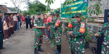 Kodim 0607/ Kota Sukabumi Hijaukan Bantaran Sungai Cimandiri