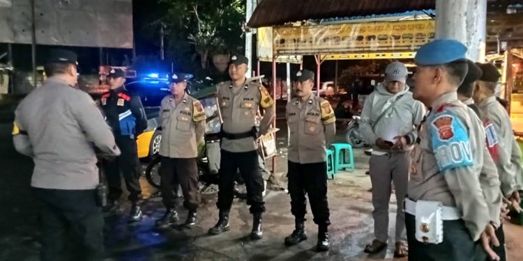 Cegah Kriminalitas, Kapolsek Lembursitu Pimpin Giat KRYD Antisipasi Malam Minggu