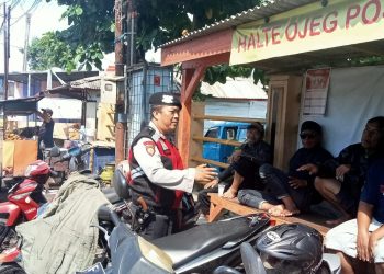 Sambangi Pangkalan Ojek, Patroli Samapta Berikan Himbauan Kamtibmas