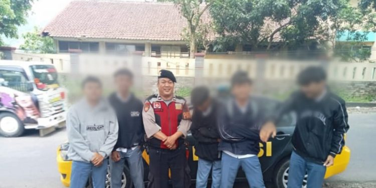 Bubaran Sekolah, QR Polsek Lembursitu Tingkatkan Patroli Antisipasi Tawuran Pelajar
