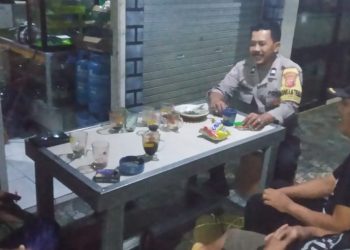 Melaksanakan Sambang Dan Silaturahmi Kamtibmas Kepada Warga