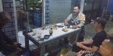 Melaksanakan Sambang Dan Silaturahmi Kamtibmas Kepada Warga