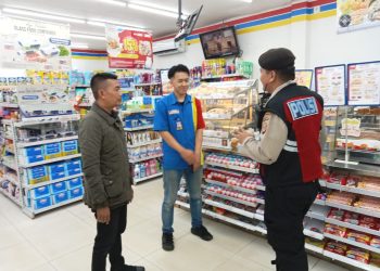 Jaga Situasi Kamtibmas Anggota Polsek Lembursitu Patroli Sambangi Indomaret Dan Alfamart