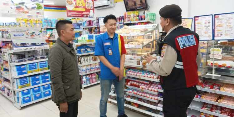 Jaga Situasi Kamtibmas Anggota Polsek Lembursitu Patroli Sambangi Indomaret Dan Alfamart