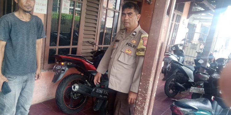 Selalu Dekat Dengan Masyarakat Giat Sambang Dialogis Bhabinkamtibmas Polsek Lembursitu