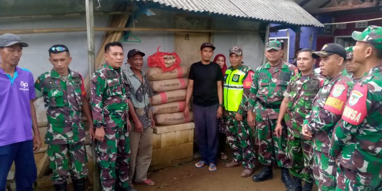 Kodim 0622/Kabupaten Sukabumi Kirim Bantuan Material Pasca Gempa Di Gunung Salak