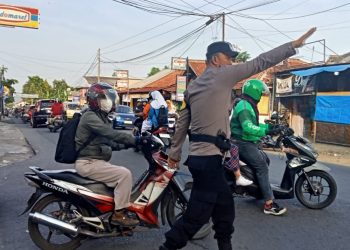 Berikan Pelayanan Prima Bhabinkamtibmas Polsek Lembursitu Rutin Gatur Pagi