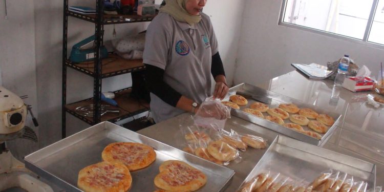 Meski Menjadi WBP, Perempuan Satu Ini Berkreasi Membuat Roti Dan Pizza Di Lapas Warungkiara