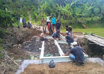 40 Tahun Tidak Tersentuh Pembangunan, Jembatan Penghubung Dua Kampung Di Desa Damarraja Kini Dibangun