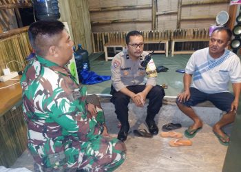 Sinergitas TNI POLRI, Bhabinkamtibmas Polsek Lembursitu dan Babinsa Sambang Rutin ke Warga di Wilayah Binaannya