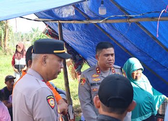 Tinjau Lokasi Gempa, Kapolres Sukabumi Berikan Bantuan Kesehatan dan Bantu Pengungsi Gempa