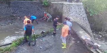 Koramil 0607-03/ Baros Lakukan Mitigasi Aliran Sungai Cisuda