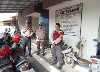Pengamanan Gereja Rutin Polsek Lembursitu Untuk Berikan Rasa Aman Dan Nyaman Bagi Jemaat