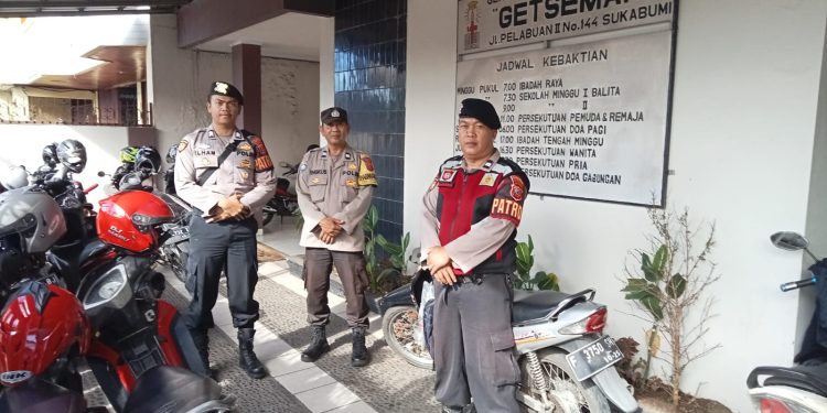 Pengamanan Gereja Rutin Polsek Lembursitu Untuk Berikan Rasa Aman Dan Nyaman Bagi Jemaat