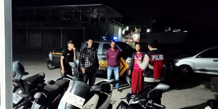 Patroli Dialogis Malam Hari, Upaya Anggota Polsek Lembursitu Cegah Gangguan Kamtibmas