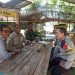 Bentuk Sinergitas TNI – Polri, Bhabinkamtibmas Bersama Babinsa Melaksanakan Sambang Warga Binaan