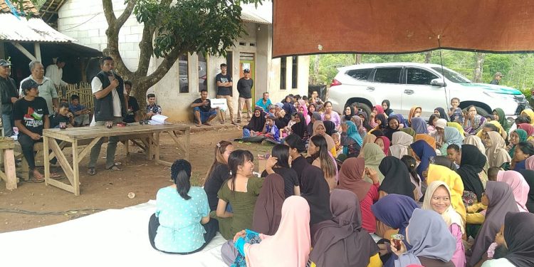 Dapat Dukungan Ibu-ibu Di Kampung Cibungur, Hamzah Blak-blakan Fokus Perubahan Infrastruktur