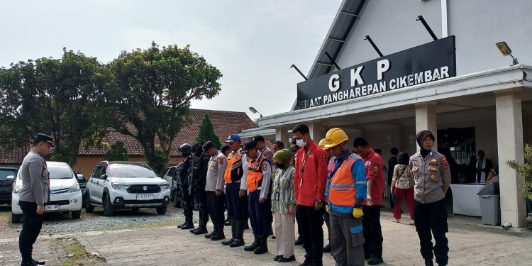 Puluhan Personel Gabungan Diterjunkan Mengamankan Jalannya Ibadah Natal Di Cikembar, Apresiasi Jemaat Diungkapkan Oleh Pendeta