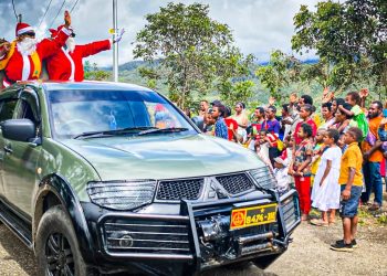 Sinterklas Yonif 310/KK Bawa Kebahagiaan Natal, Bagikan 1000 Topi Dan Ratusan Hadiah