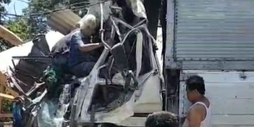 Lakalantas Kembali Terjadi di Jalan Raya Gekbrong Cianjur, Truck Tabrak Tiga Motor dan Kios