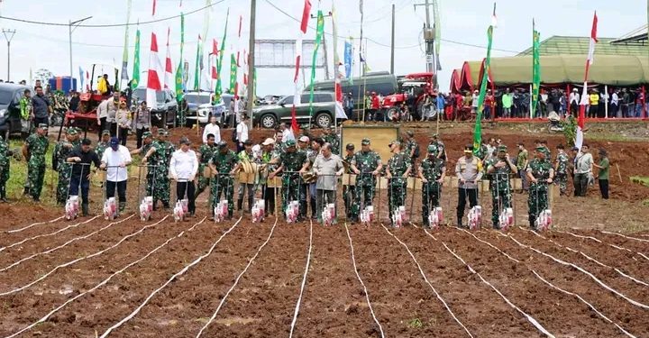 KSAD Didampingi Wakbup Sukabumi Tinjau Ketahanan Pangan di Ciemas
