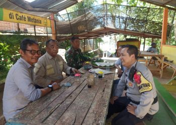 Bhabinkamtibmas Bersinergi dengan Babinsa Sambangi Warga Untuk Tingkatkan Harkamtibmas