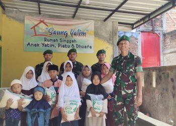 Senyum Anak Yatim Saat Menerima Santunan Daei Yonif 310/KK Di Cikembar
