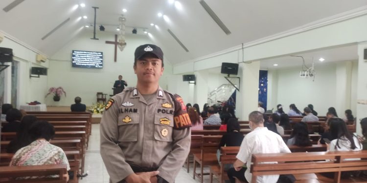 Polsek Lembursitu Berikan Rasa Aman dan Nyaman Bagi Jemaat Greja Getsmani