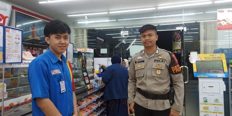 Patroli Sambang Karyawan Alfamart dan Indomaret, Berikan Himbauan Kamtibmas