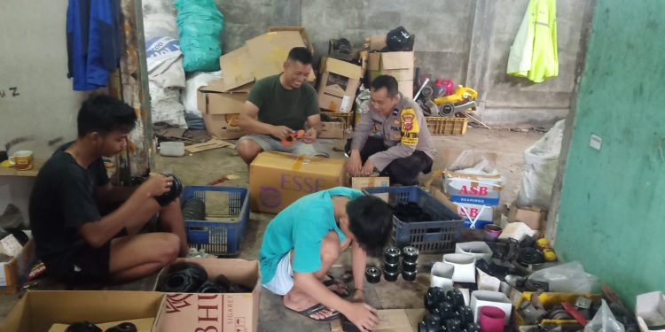 Wujudkan Kedekatan Dengan Warga, Bhabinkamtibmas Polsek Lembursitu Sambangi Warga Binaan