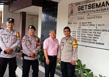 Anggota Polsek Lembursitu Laksanakan Giat Pengamanan Minggu Kasih di Gereja Getsemani