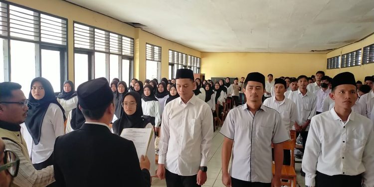 Panwascam Bantargadung Lantik 123 Orang Pengawas TPS