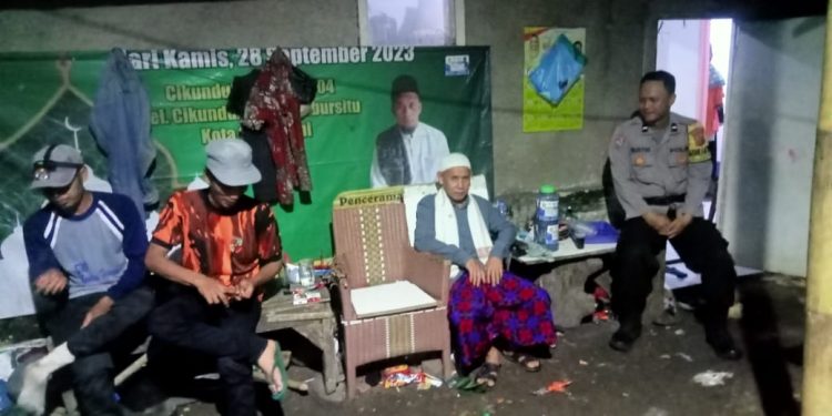 Ngobrol Bersama Warga, Bhabinkamtibmas Sampaikan Himbauan Kamtibmas