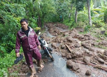 Longsor Di Bantargadung Menutup Akses Jalan Kabupaten, Satu Rumah Tertimbun Longsor