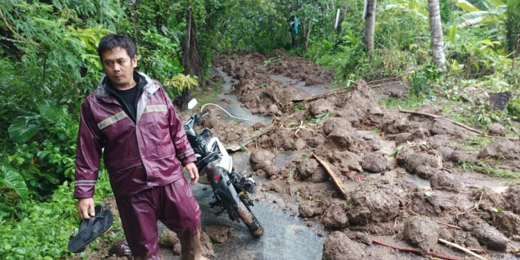 Longsor Di Bantargadung Menutup Akses Jalan Kabupaten, Satu Rumah Tertimbun Longsor