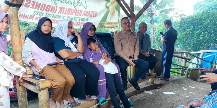 Wakbup Iyos Somantri Tinjau Lokasi Bencana Longsor di Sekarwangi Cibadak