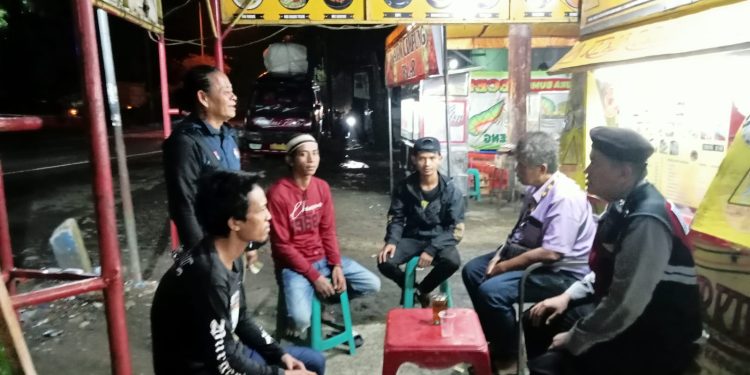 Ciptakan Rasa Aman Polsek Lembursitu Kota Lakukan Patroli Malam