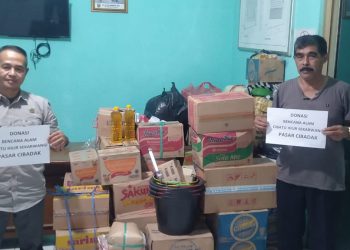 Peduli Bencana Longsor Cibatu Hilir Desa Sekarwangi, Warga Pasar Semi Modern Cibadak Saluran Bantuan