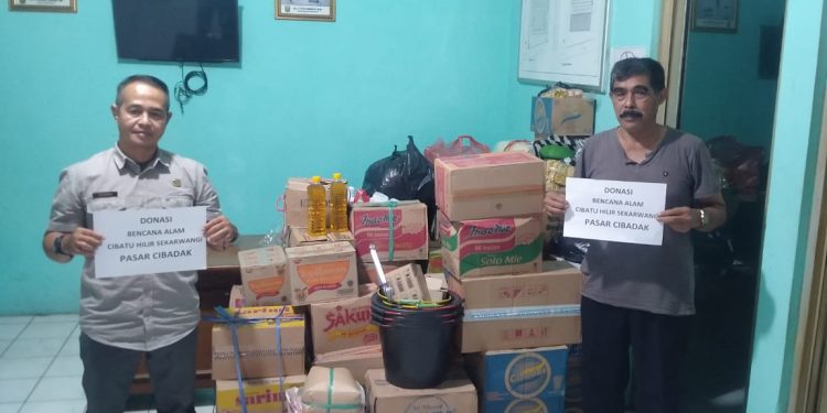 Peduli Bencana Longsor Cibatu Hilir Desa Sekarwangi, Warga Pasar Semi Modern Cibadak Saluran Bantuan