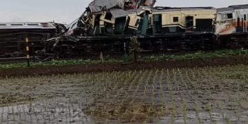 Tabrakan Kereta Api di Cicalengka Kawasan Haurpugur Hebohkan Warga