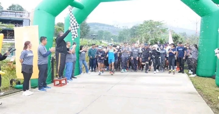 Bupati Sukabumi dan Ratusan Pelari Ikuti Fun Trail Run 2024 Goalpara Tea Park