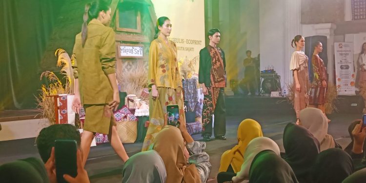 LPS Gandeng Pemkot Sukabumi Gelar Peragaan Busana Batik