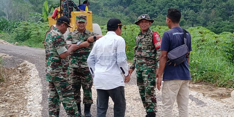 Dandim 0607 Letkol Inf Yudhi Hariyanto, Serap Aspirasi Masyarakat Disela Tinjau Pelaksanaan TMMD di Tenjojaya